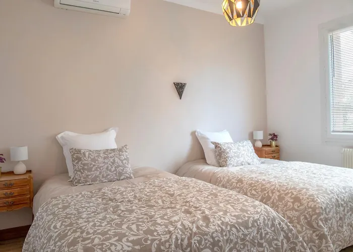 Standing De 88 M2, Grand Jardin, Wifi, Clim, Netflix, La Suzanna *