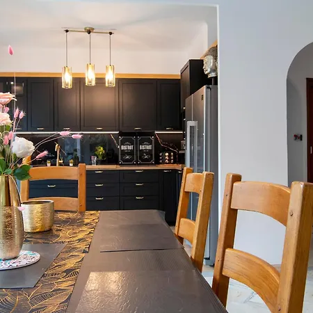 Standing De 88 M2, Grand Jardin, Wifi, Clim, Netflix, La Suzanna بيت للعطل Hyères