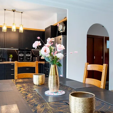 בית נופש Standing De 88 M2, Grand Jardin, Wifi, Clim, Netflix, La Suzanna הייר