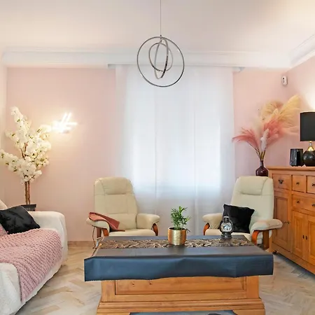 Holiday home Standing De 88 M2, Grand Jardin, Wifi, Clim, Netflix, La Suzanna Hyeres